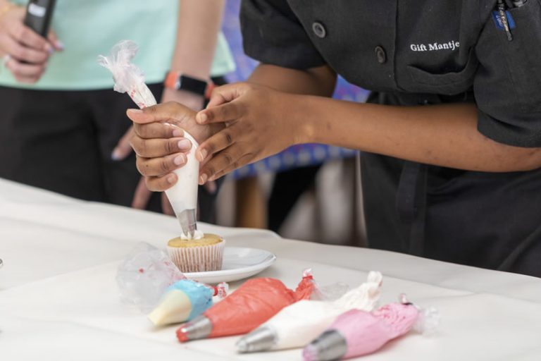 Cupcakes of Hope (26)